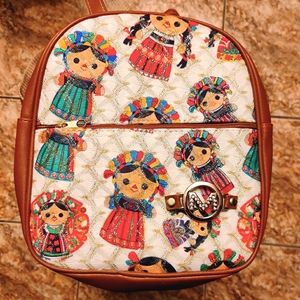 Mini-backpack with Mexican print and sparkles.